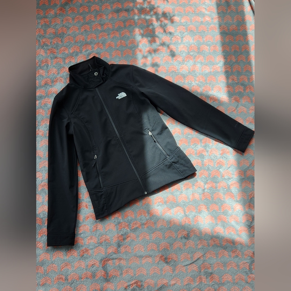 NWOT The North Face Black Windwall Women's Shell Jacket Size Medium